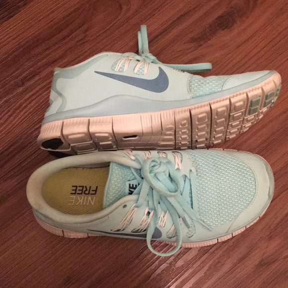 Nike Shoes - Nike 5.0